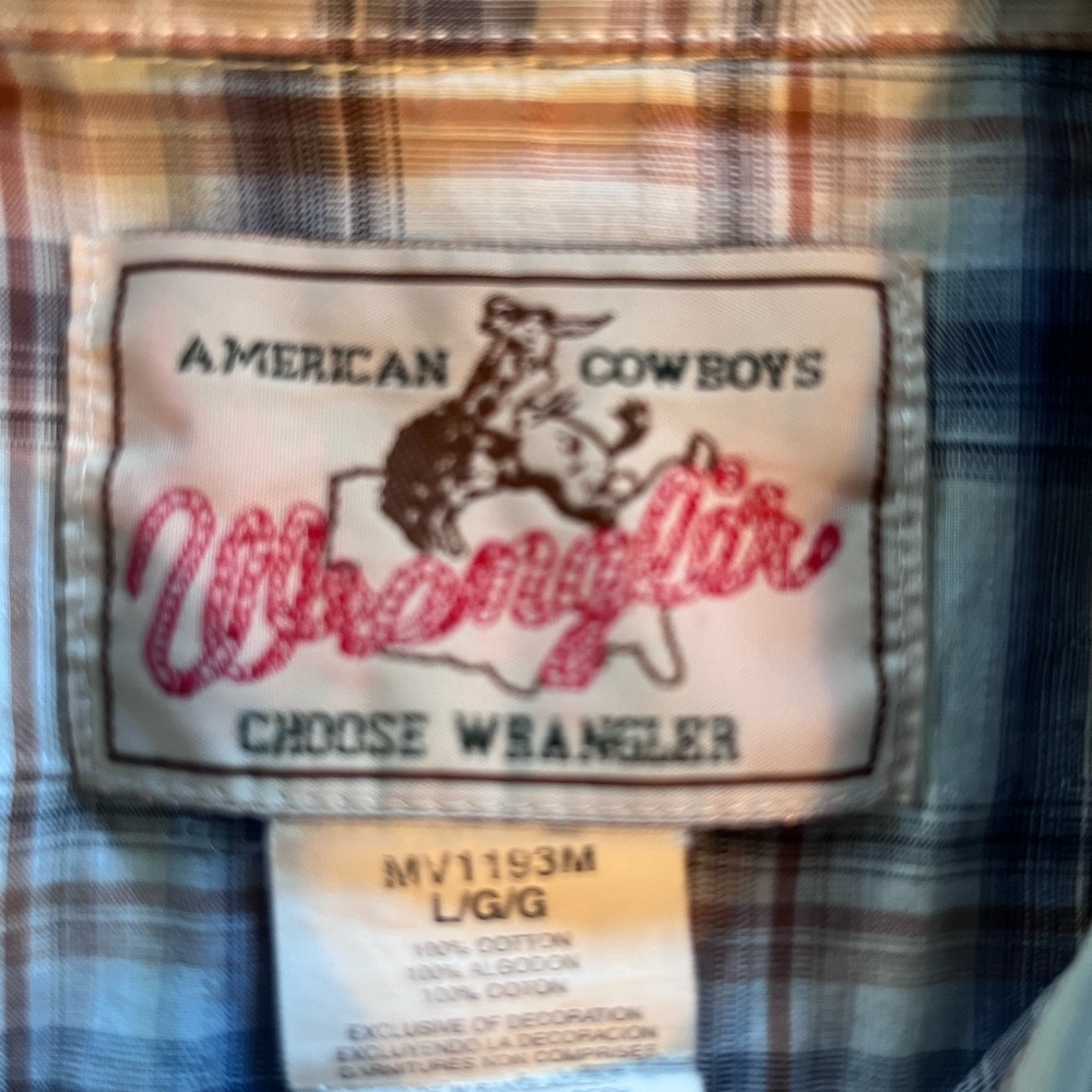 Wrangler pearl snap button down shirt size large